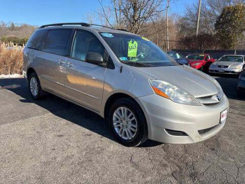 2009 Toyota Sienna LE 7-Passenger