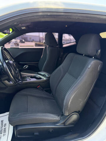 2017 Dodge Challenger SXT
