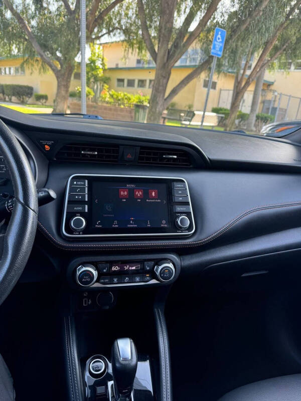 2020 Nissan Kicks SR