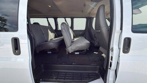 2025 Chevrolet Express LT 3500