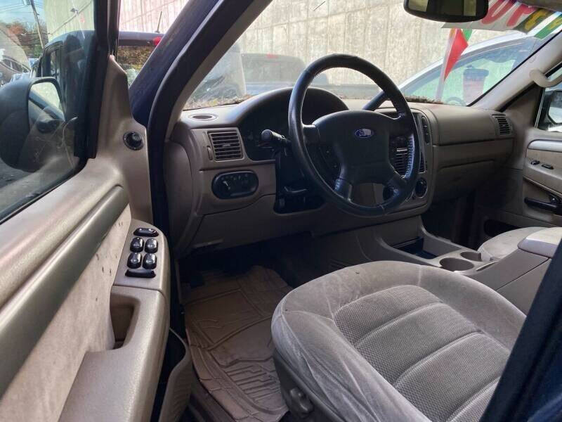 2004 Ford Explorer XLT