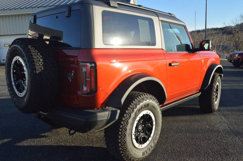 2022 Ford Bronco 2-Door Badlands photo 3