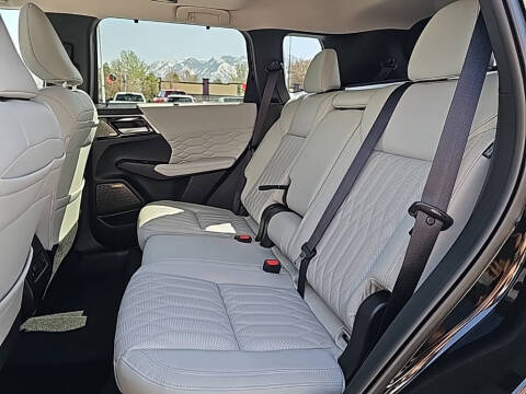 2025 Mitsubishi Outlander SEL Platinum Edition