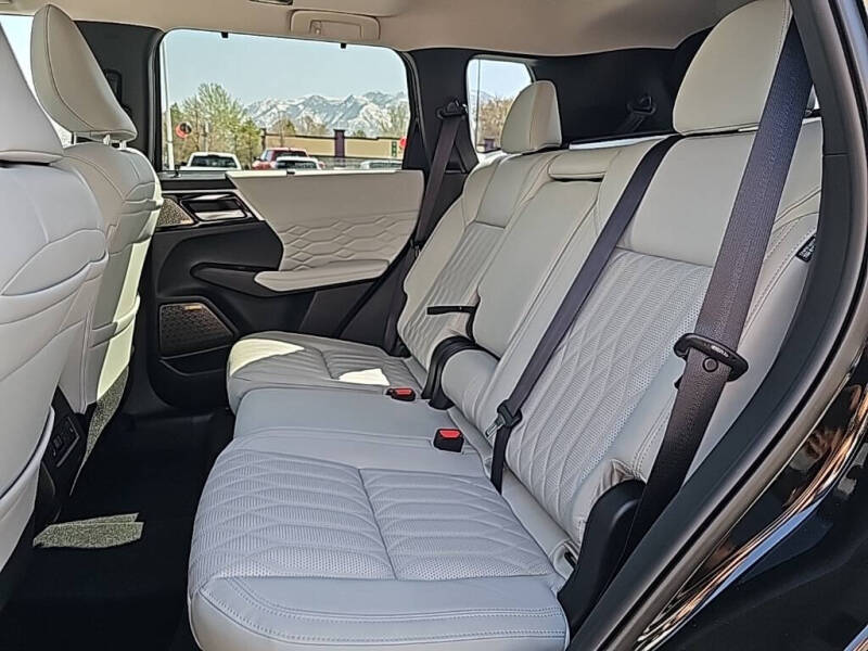 2025 Mitsubishi Outlander SEL Platinum Edition