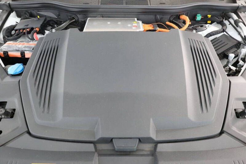 2024 Audi Q8 e-tron quattro Premium Plus