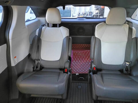 2022 Toyota Sienna XSE 7-Passenger