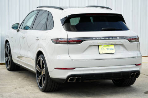 2022 Porsche Cayenne Turbo S E-Hybrid