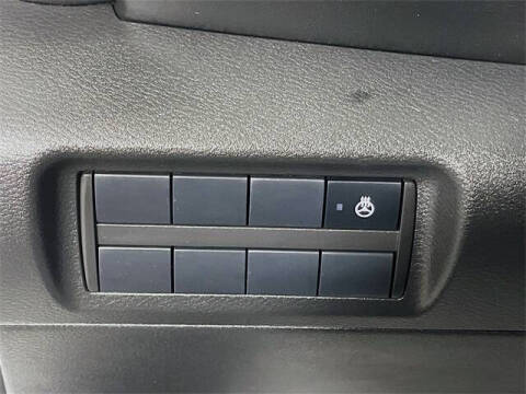 2022 Nissan Kicks SR