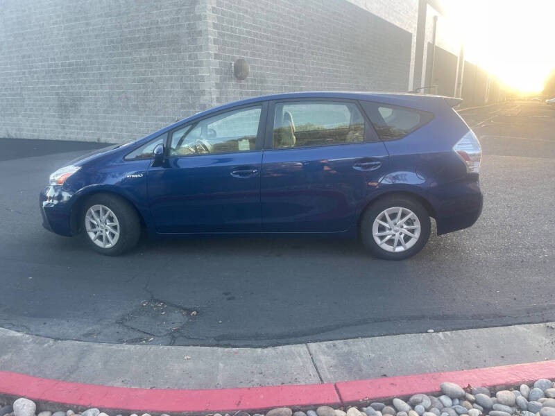 2013 Toyota Prius v Three