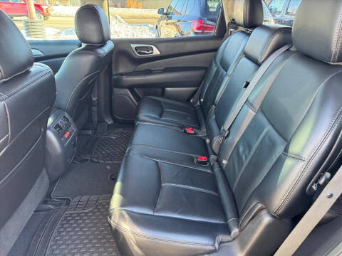 2017 Nissan Pathfinder SL