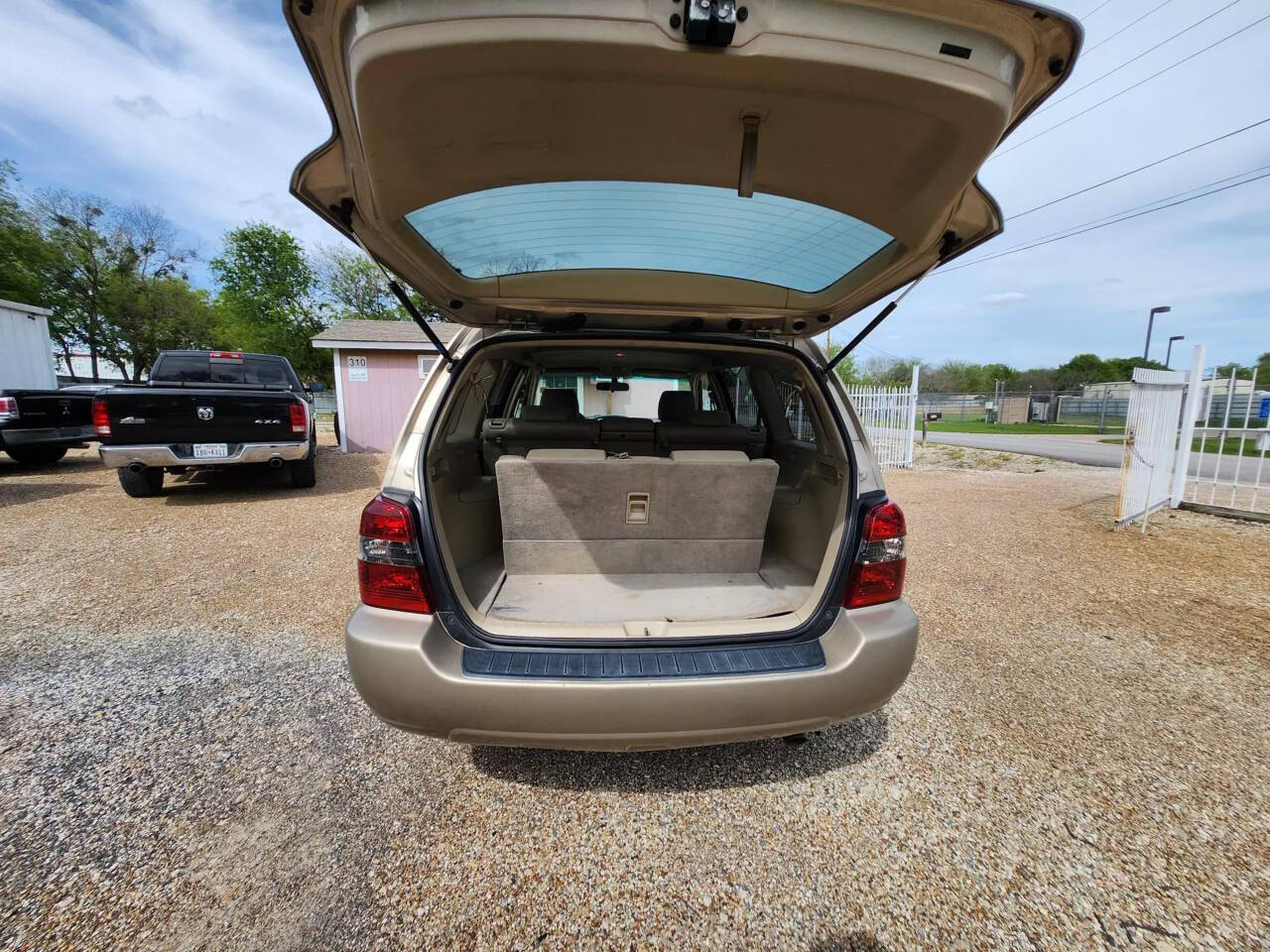 2005 Toyota Highlander for sale at AUTHE VENTURES AUTO in Red Oak, TX