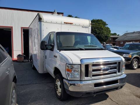 2008 Ford E-Series Chassis for sale at J & J Used Cars inc in Wayne MI