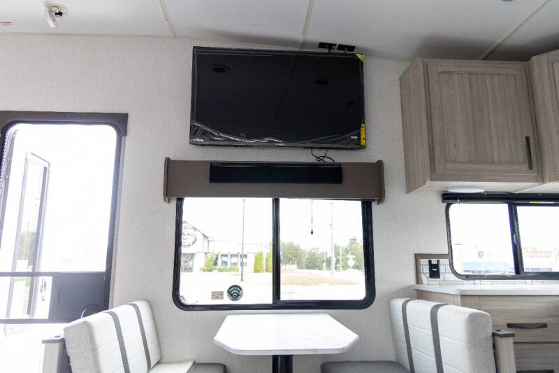 2024 Cruiser RV E-25RK Essence