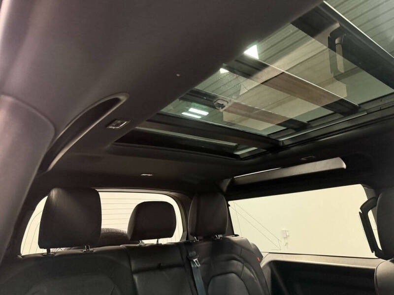 2024 Land Rover Defender 90 P400 X-Dynamic SE