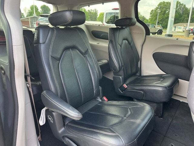 2022 Chrysler Pacifica 16