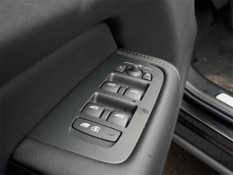 2025 Volvo XC60 B5 Plus Dark Theme