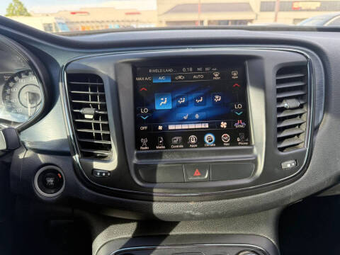 2015 Chrysler 200 S