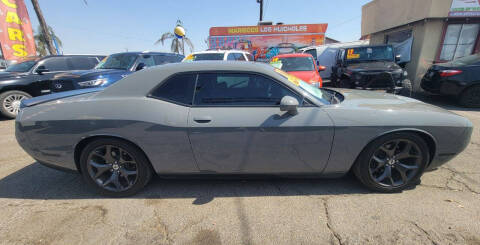 2017 Dodge Challenger SXT Plus