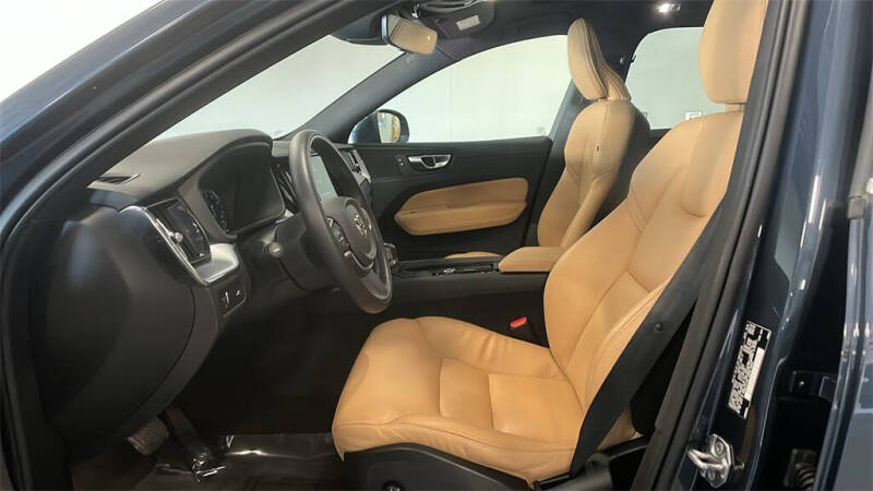 2020 Volvo XC60 T5 Momentum