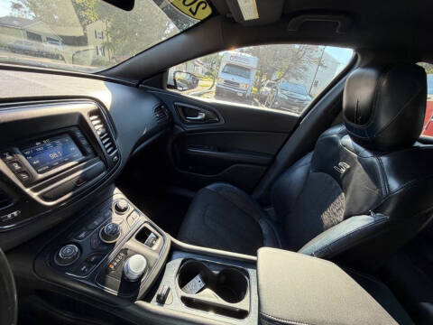 2016 Chrysler 200 S