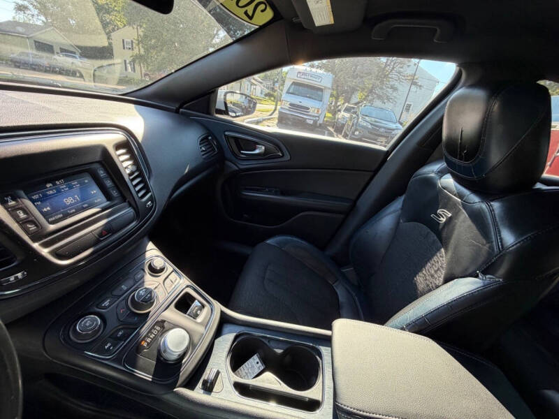 2016 Chrysler 200 S