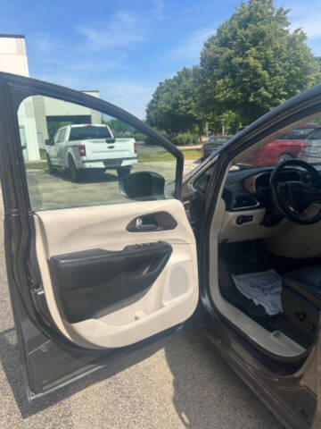 2017 Chrysler Pacifica Touring-L Plus