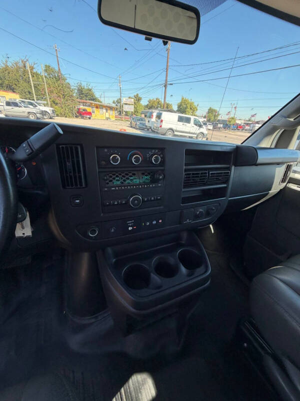 2022 Chevrolet Express 2500