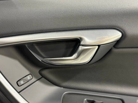 2016 Volvo V60 Cross Country T5