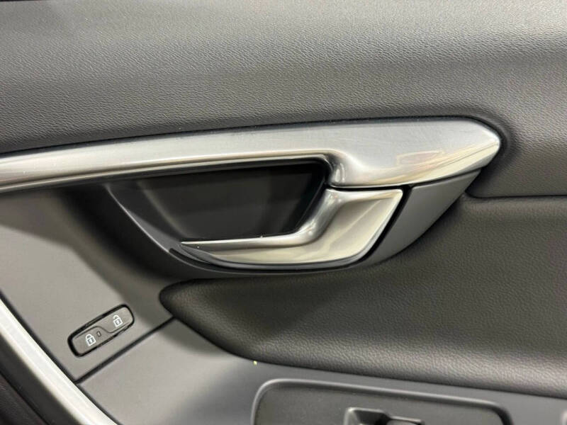 2016 Volvo V60 Cross Country T5