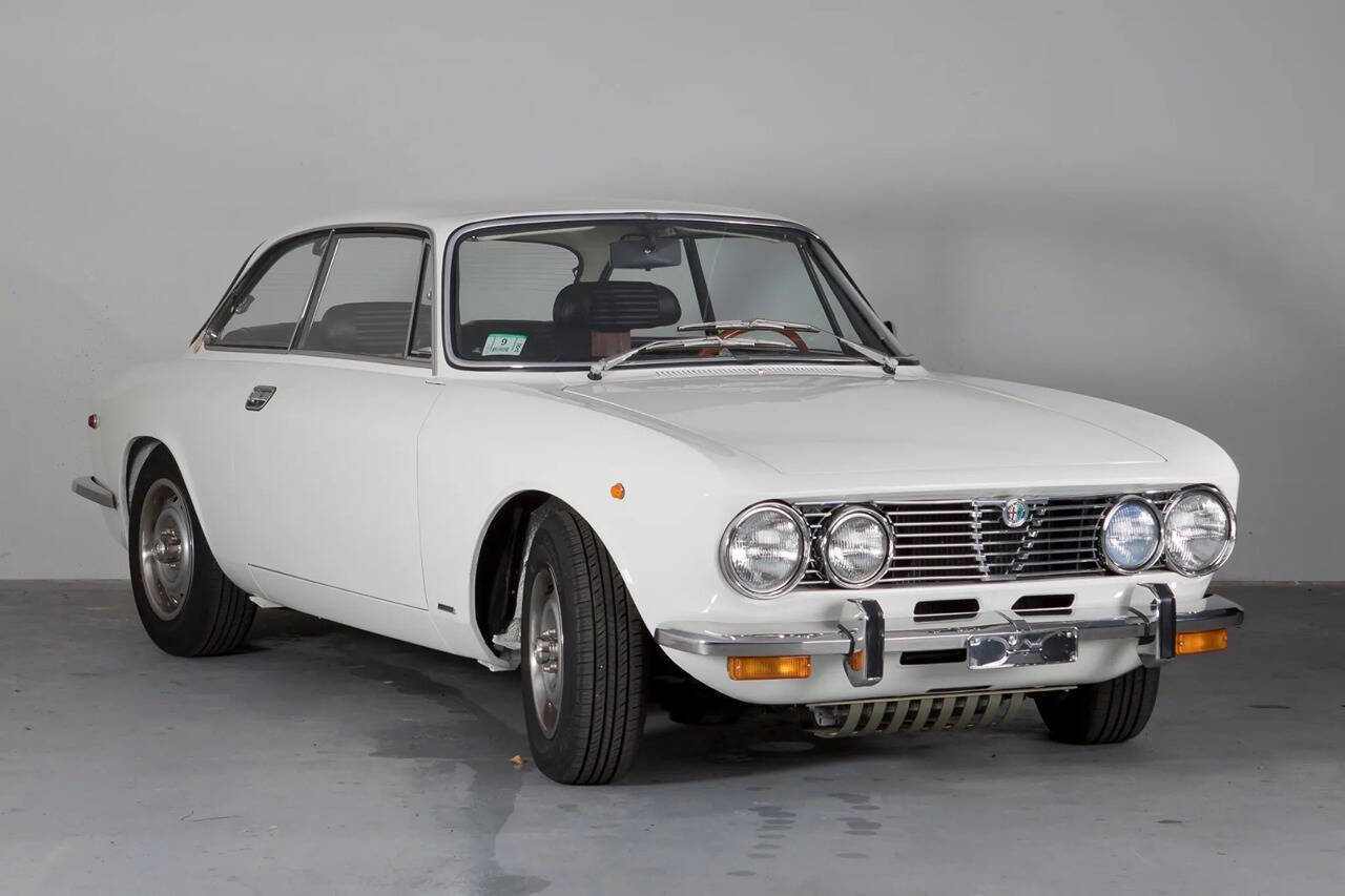 1973 Alfa Romeo 2000 GTV 1