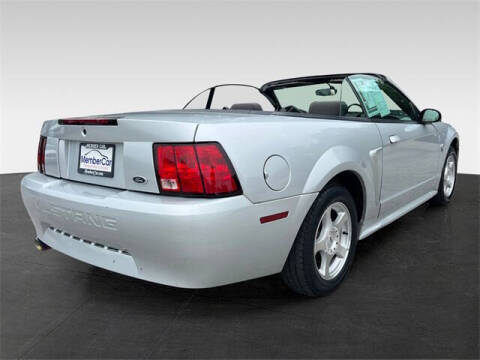 2004 Ford Mustang Deluxe