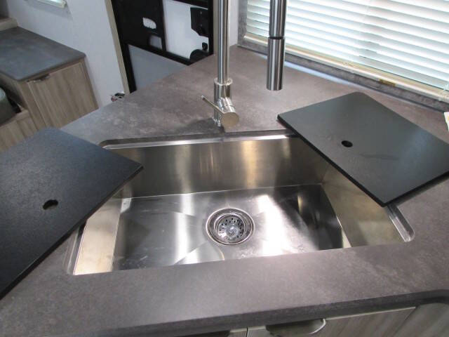 2022 Winnebago MINNIE 220