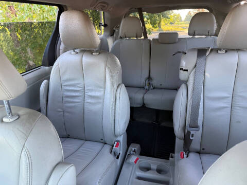 2013 Toyota Sienna XLE 8-Passenger