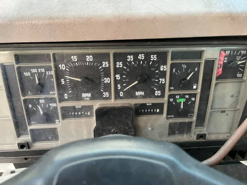 1998 International 2574