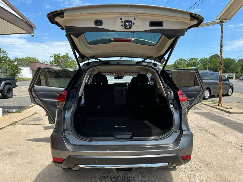 2019 Nissan Rogue SV photo 12