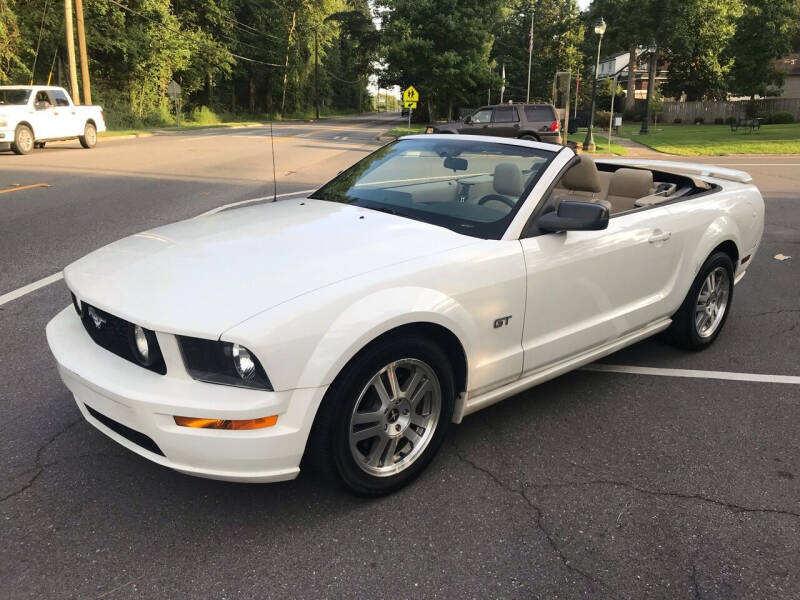 2006 Ford Mustang for sale at Global Imports of Dalton LLC in Dalton GA