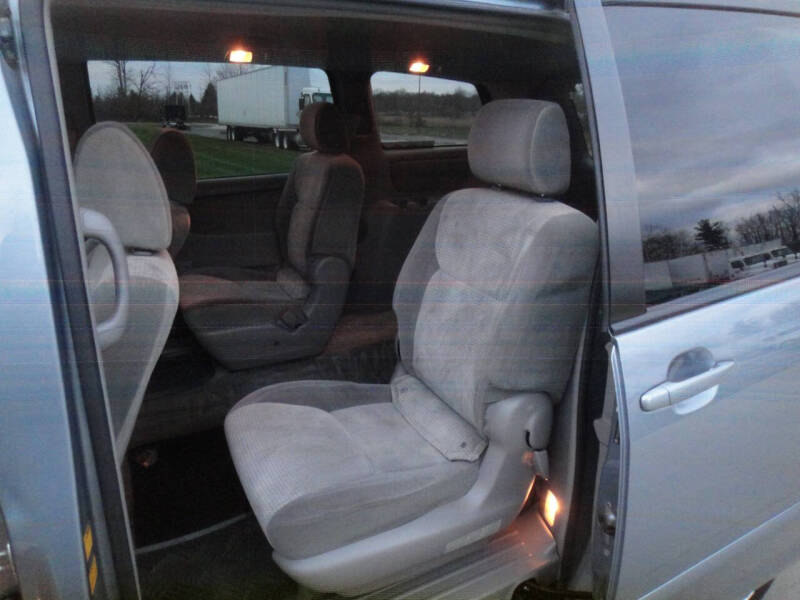 2010 Toyota Sienna LE 7-Passenger