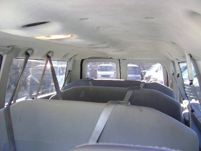 White 2008 Ford E-Series E-350 SD XLT E-350 SD XLT 3dr Passenger Van 12