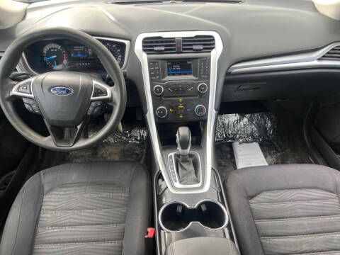 2016 Ford Fusion SE