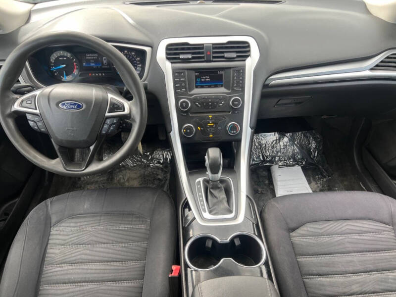 2016 Ford Fusion SE
