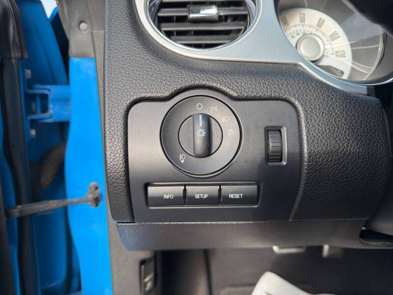 2010 Ford Mustang V6