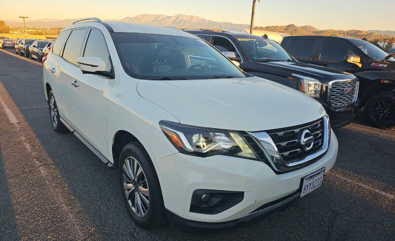 2019 Nissan Pathfinder SL's photo