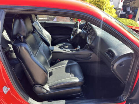 2015 Dodge Challenger SXT Plus