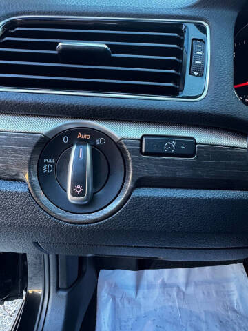 2016 Volkswagen Passat 1.8T SE