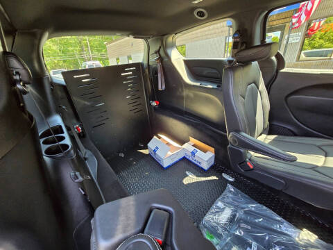 2025 Chrysler Pacifica Select