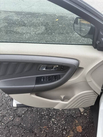 2012 Ford Taurus SE