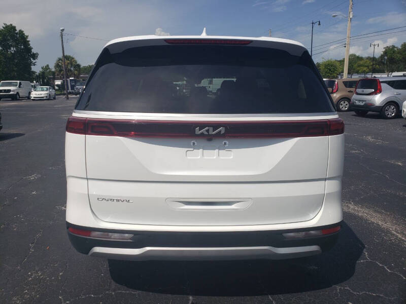 2023 Kia Carnival LX