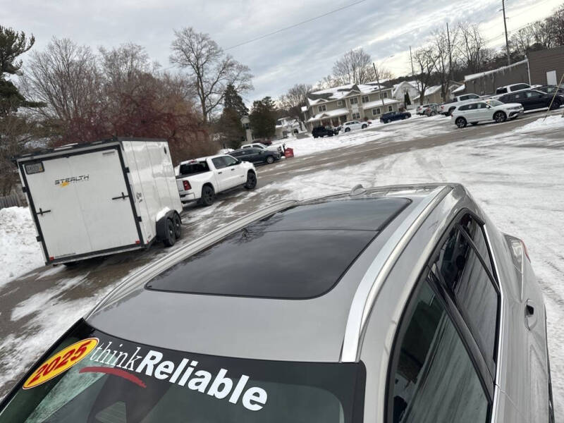 2025 Volvo XC40 B5 Core Bright Theme