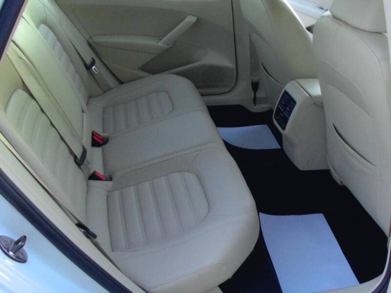 2016 Volkswagen Passat V6 SEL Premium