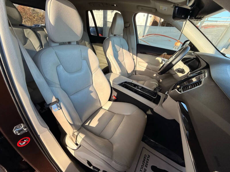 2018 Volvo XC90 T6 Momentum